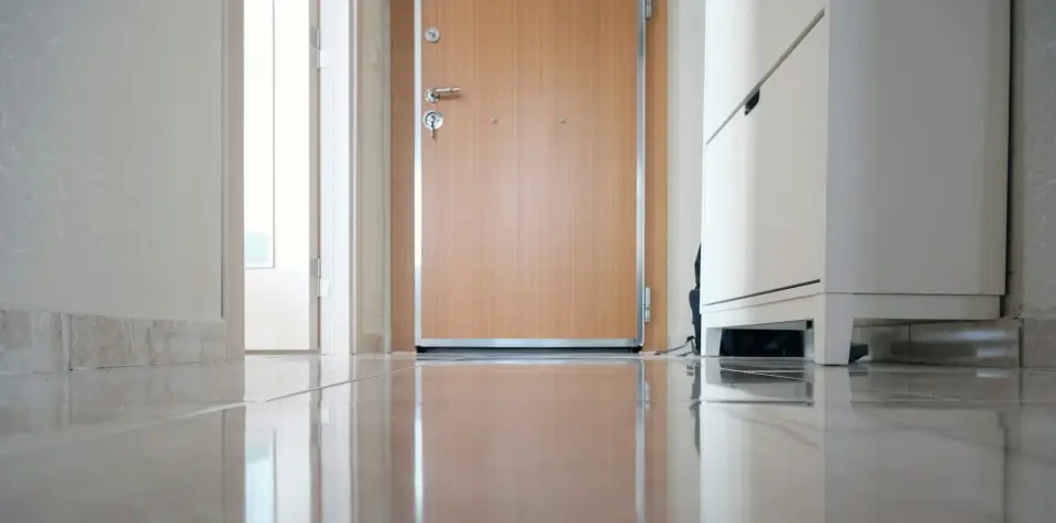 Hall d’entrée d’immeuble propre